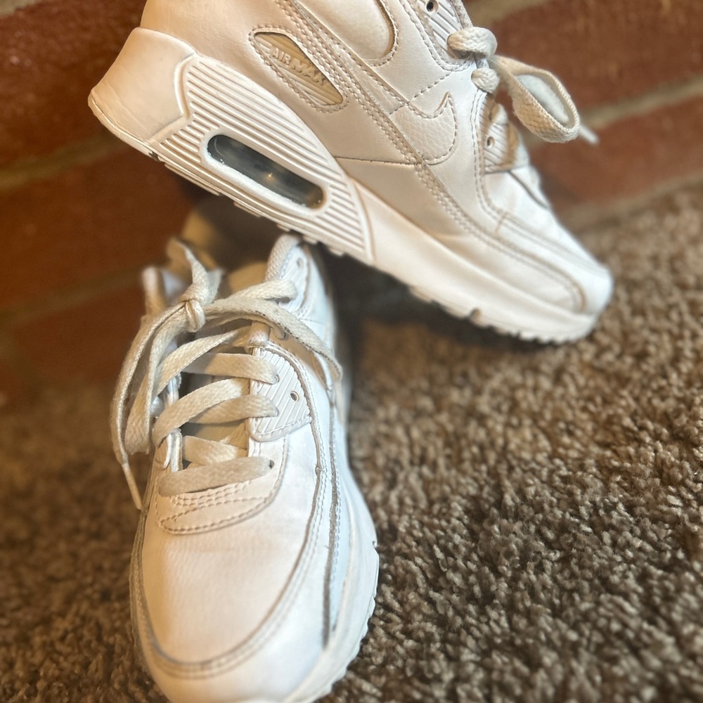 Nike White Air Max Sneakers with Cushioned Comfort